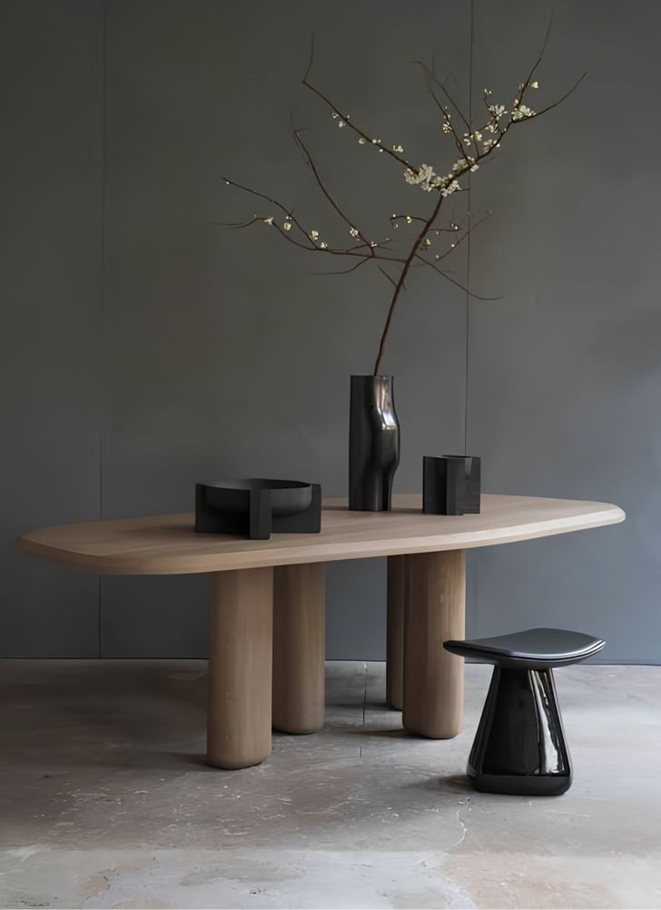 Collection Particuliere ROUGH Dining Table