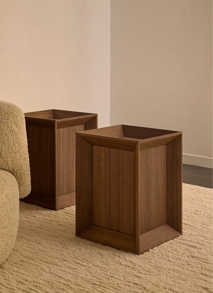 Collection Particulière B SIDE Table