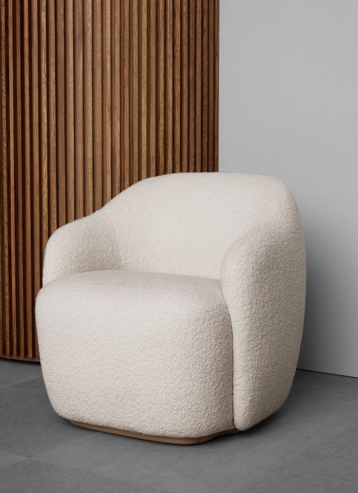 Tradiiton Margas Swivel Lounge Chair