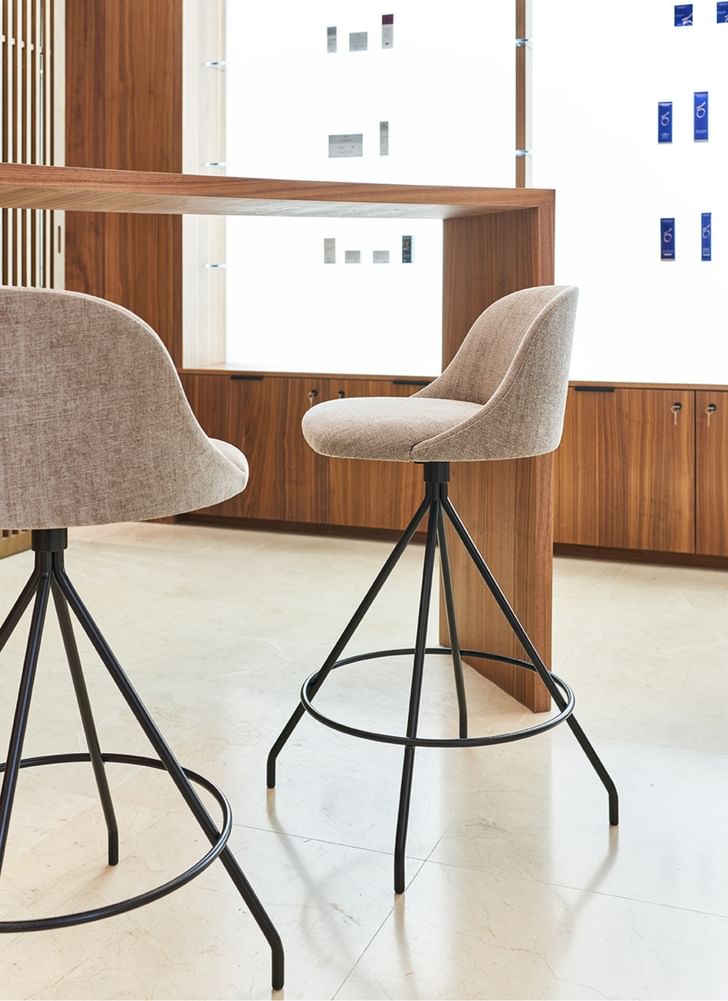 Viccarbe Aleta Swivel Bar Counter Stool