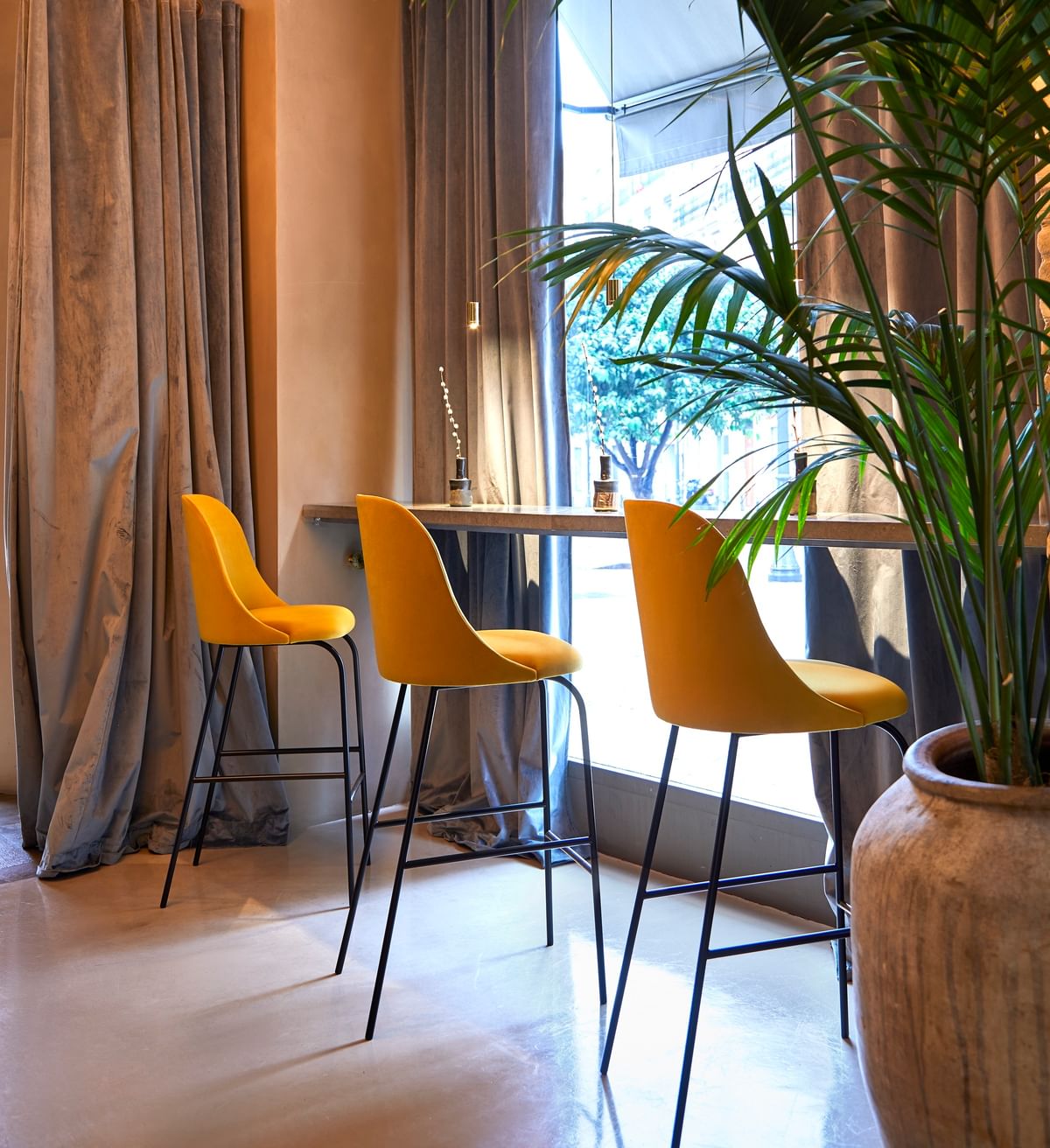 Viccarbe Aleta stool by Jaime Hayon 5