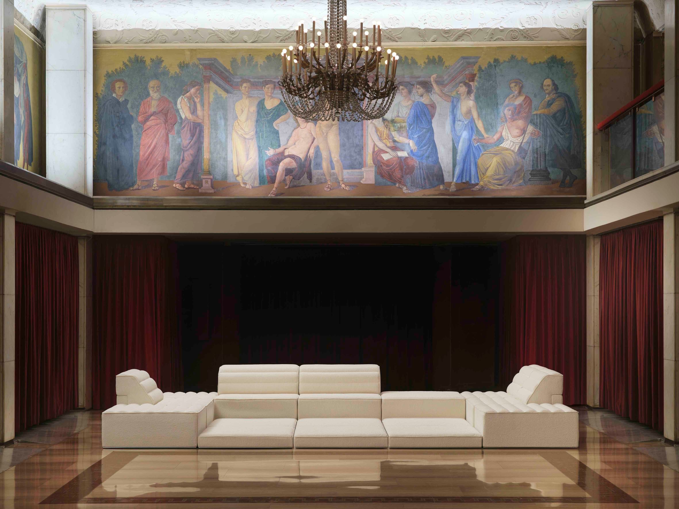 In 1973, Claudio Salocchi designed the Free System Modular Sofa: a system of padded furniture deriving from the concept of “operated flooring”, or tatami, where the padded units could be placed freely side by side. With its completely modular and sectional elements and from the perspective of an optimal use of space, we can view the Free System as the embodiment of the modern house utopia.