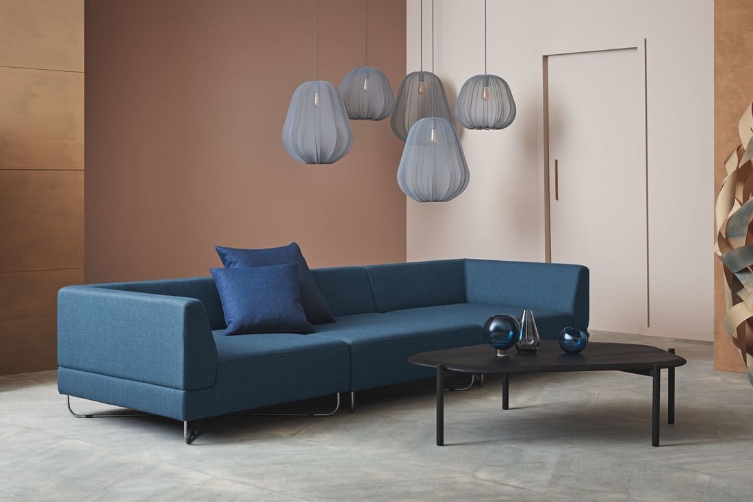 Bolia island coffee table black insitu haute living