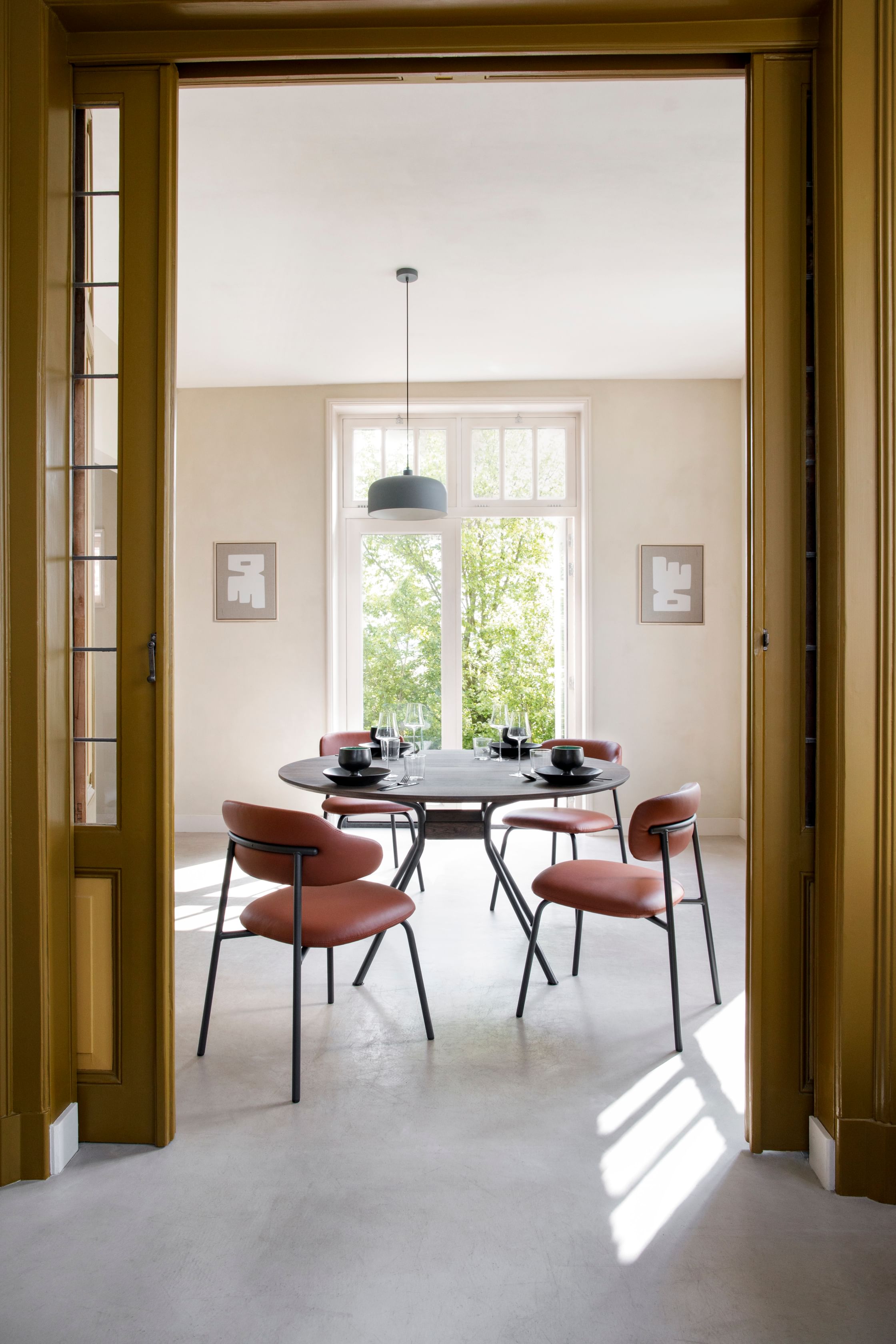 Beso table insitu