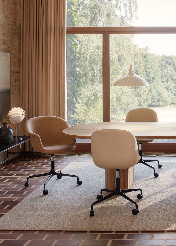 Gubi beetle meeting chair final