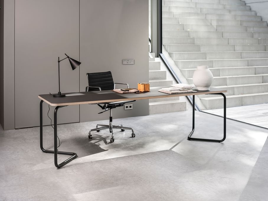 Functionals Black Charcoal Insitu Kumpel Table Haute Living