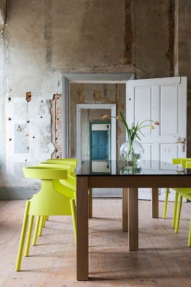 Howdoyoudo-chair-by-articles-furniture-haute-living