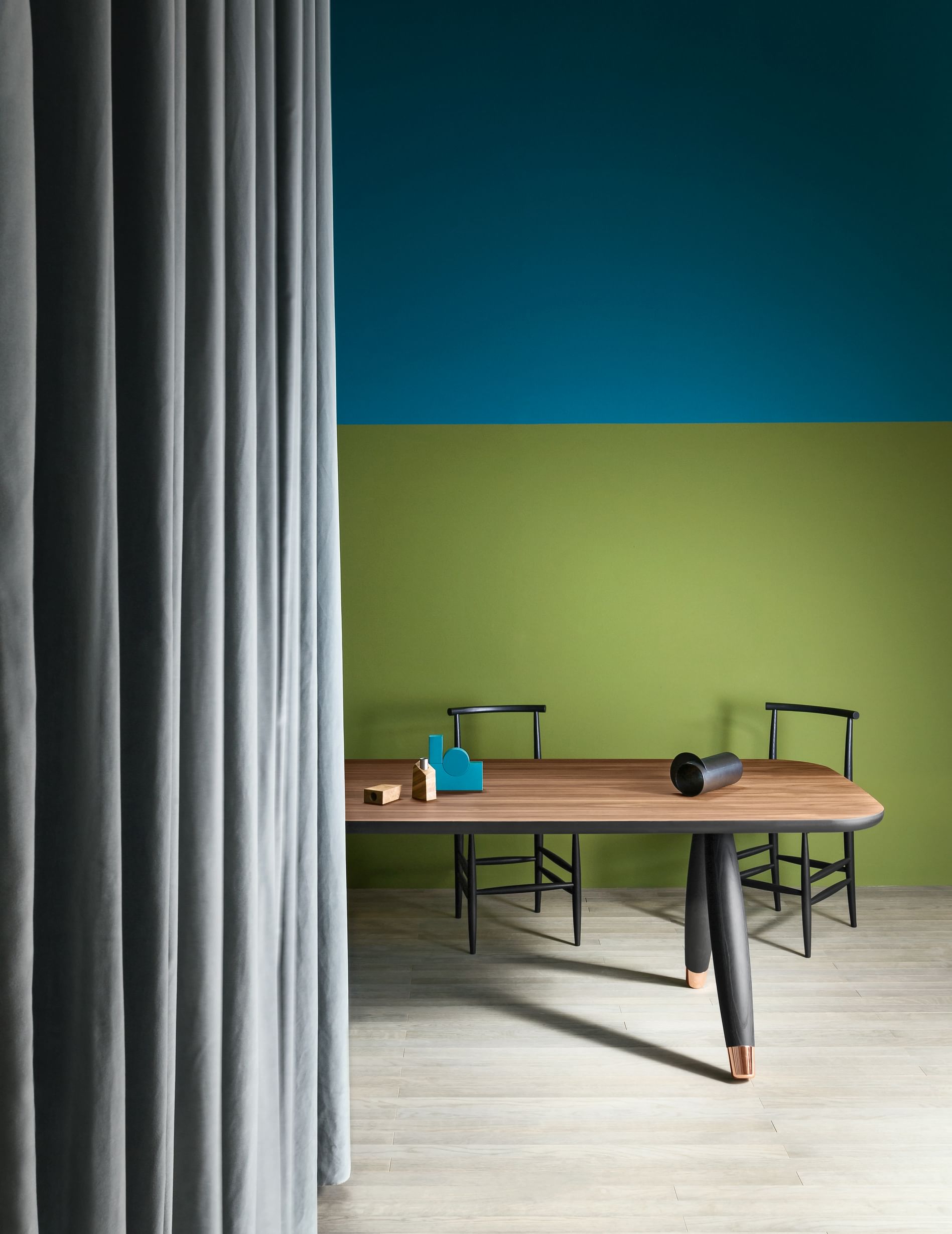 Miniforms basilio table black haute living