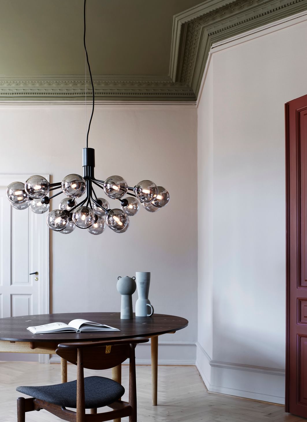 Nuura apiales 18 satin black insitu haute living