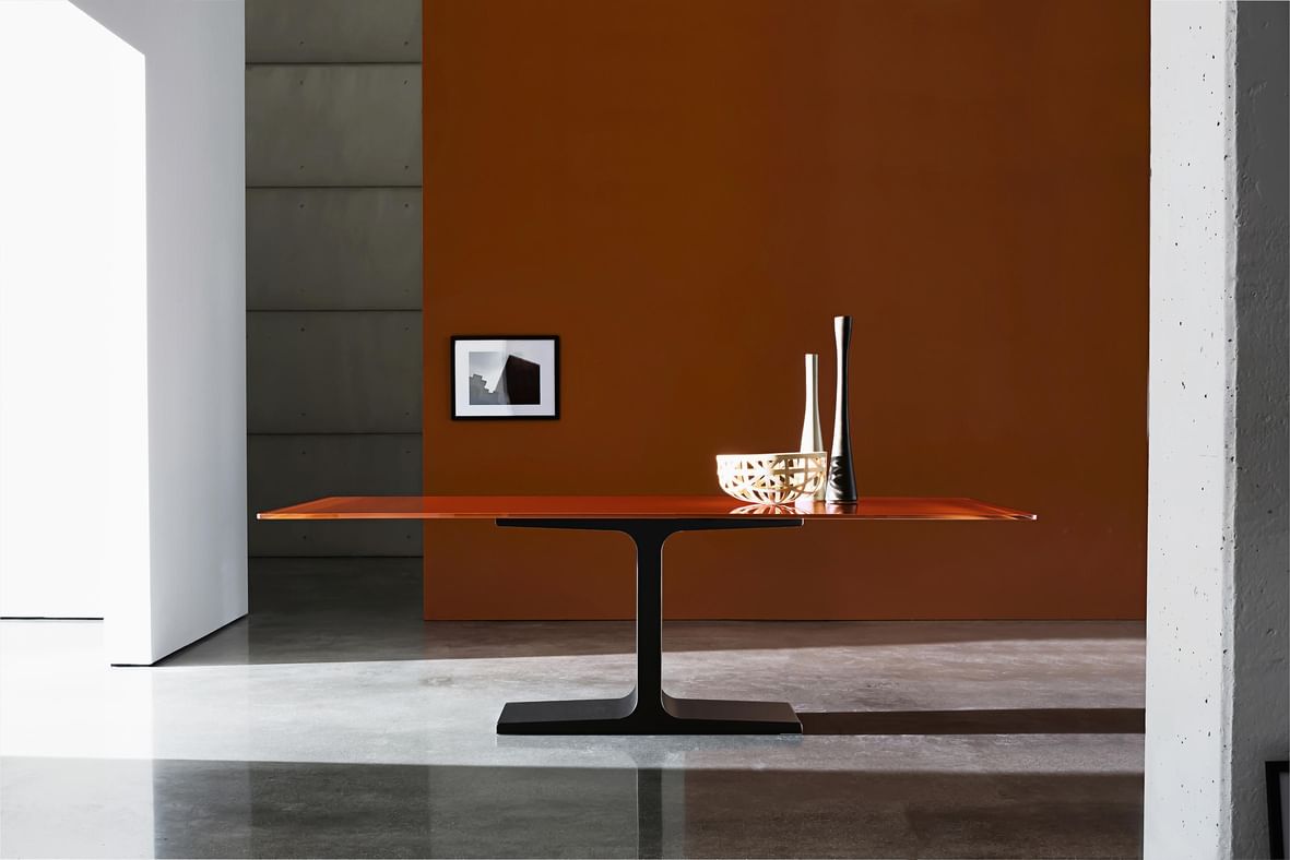 Sovet-palace-orange-dining-table-haute-living
