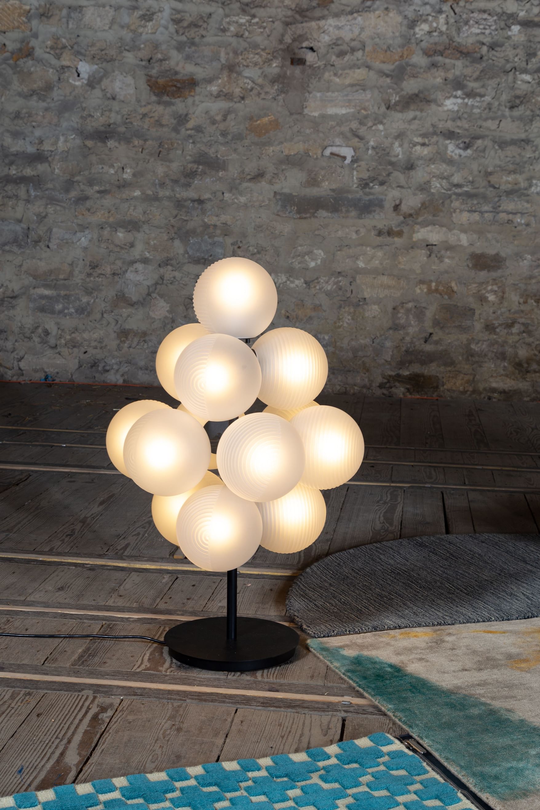 Stellar-grape-lamp-by-pulpo-haute-living