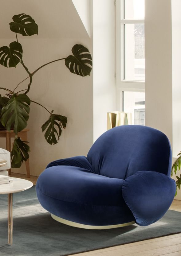 Pacha lounge chair insitu vertical