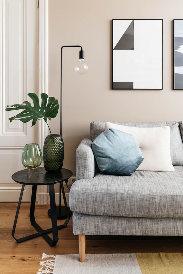 Puik design shunan table high black insitu haute living