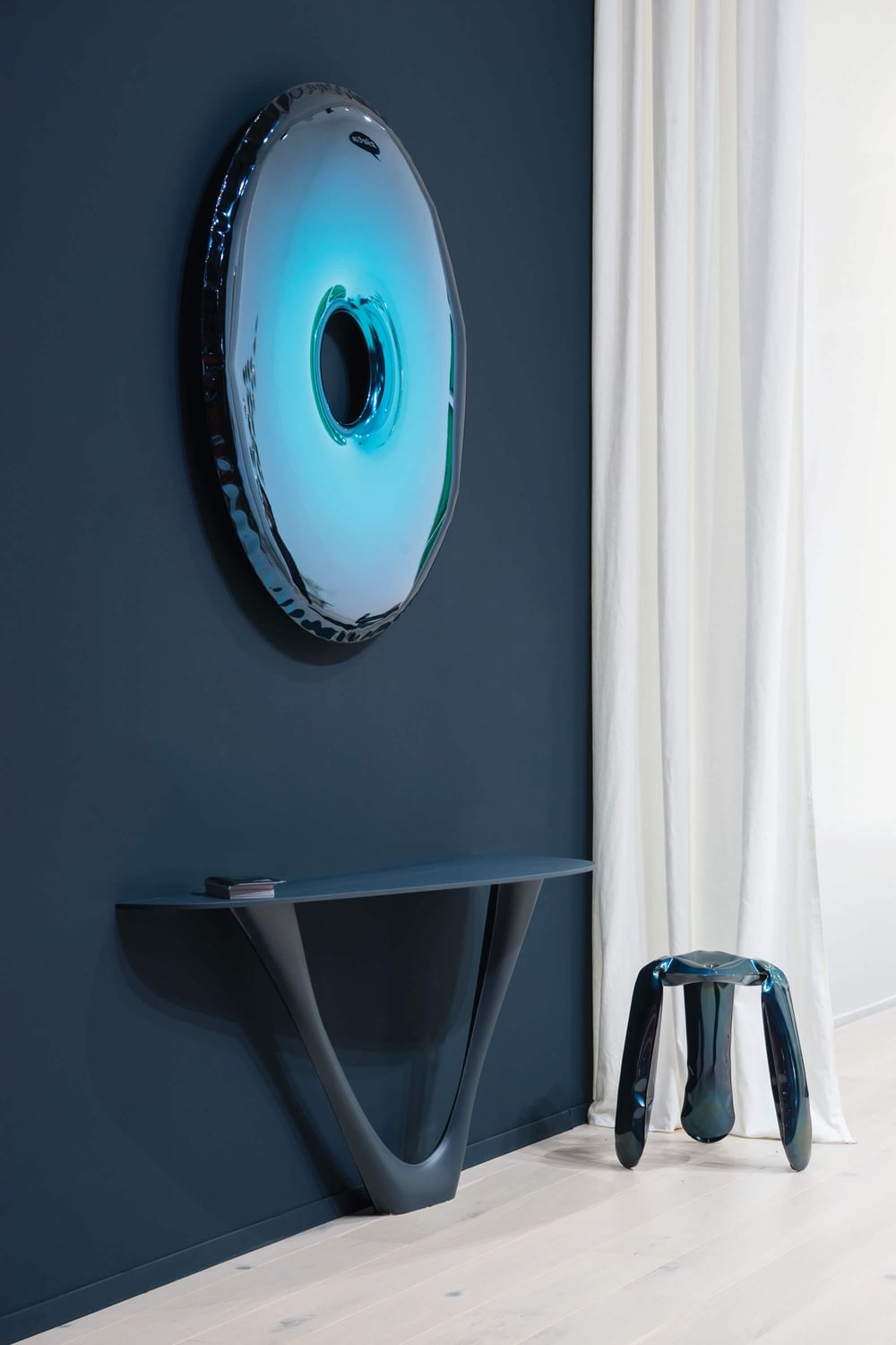 Zieta rondo mirror deep space blue insitu 4