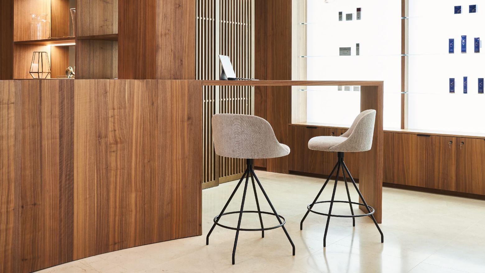 Dining Swivel Seating Thumbnail