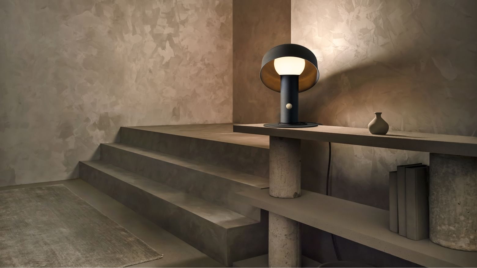 A N D Pivot Table Lamp Black