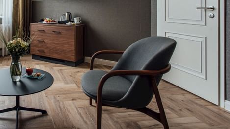 Artisan Neva Lounge Chair Trimmed