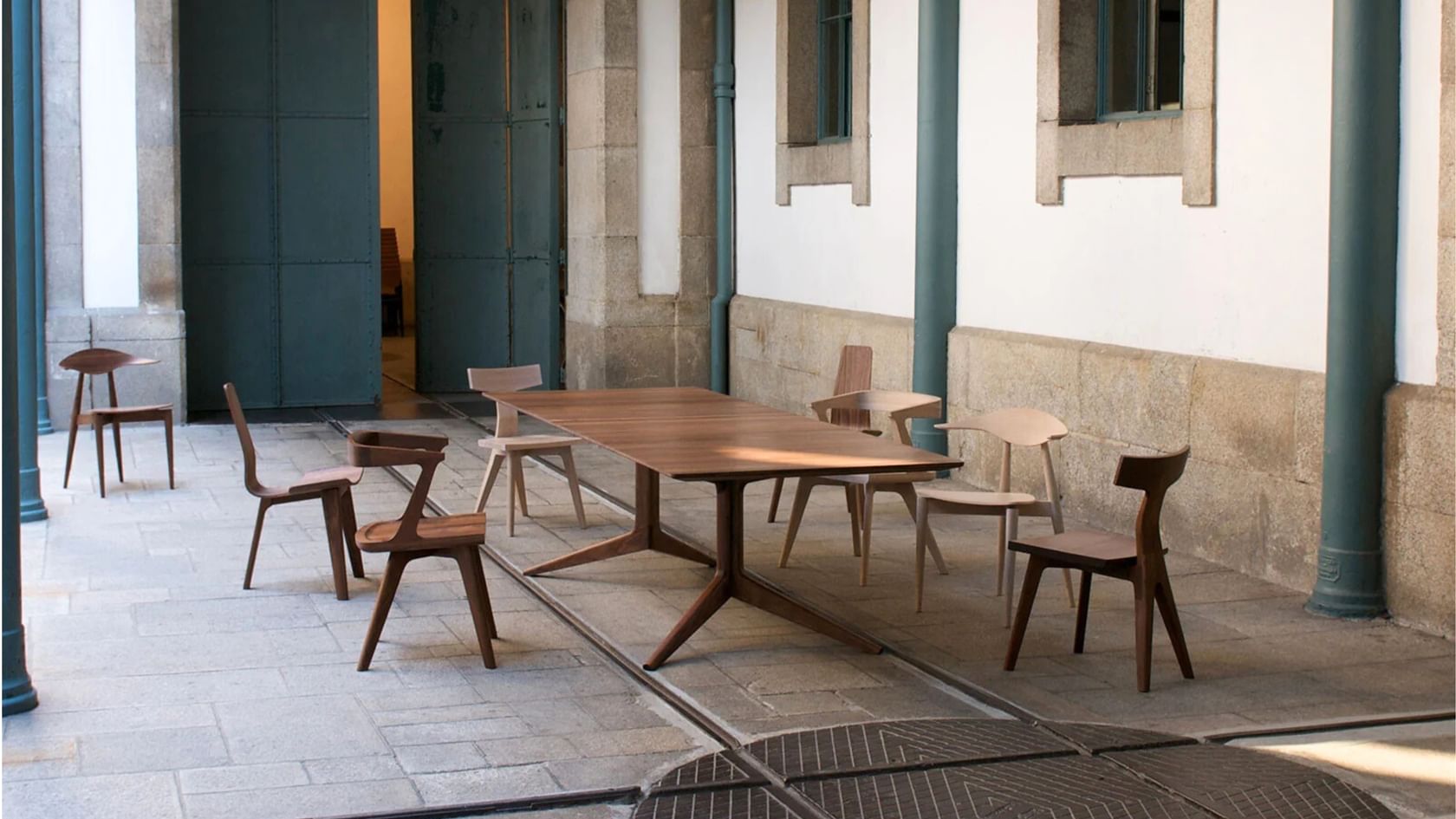 De La Espada Light Extending Table