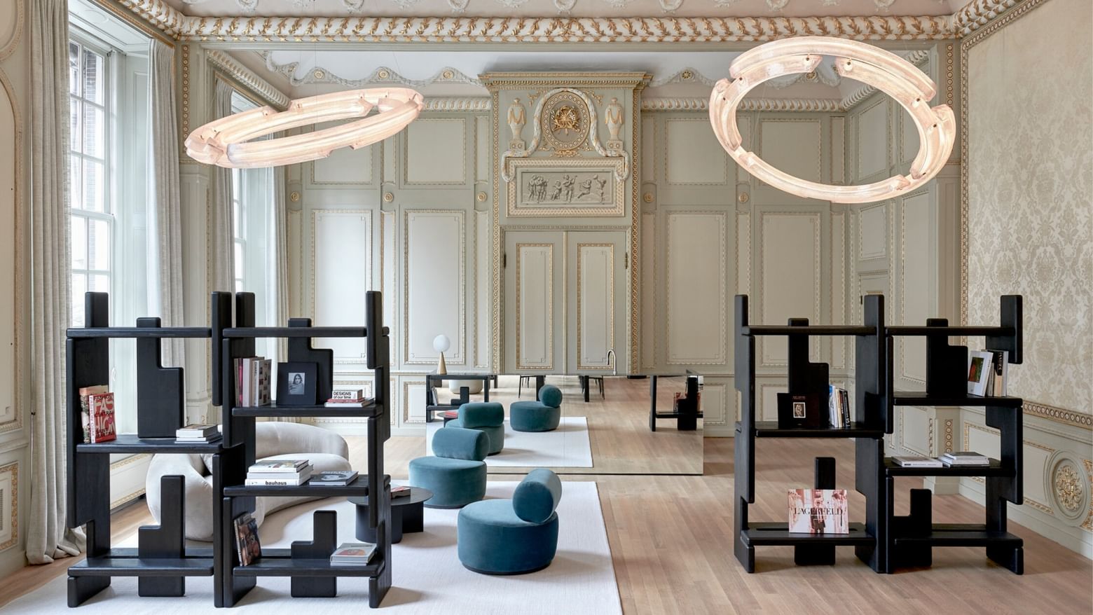 Kooij Buitenhuis Chandelier In Situ