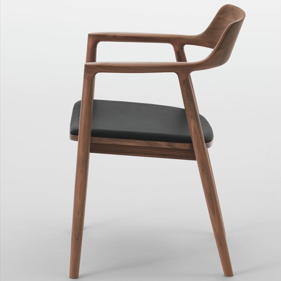 人気カラーの Upholstered Armchair: Hiroshima by Living Haute | Maruni ダイニングチェア