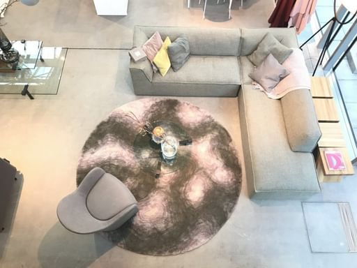Carpet sign round contour insitu haute living